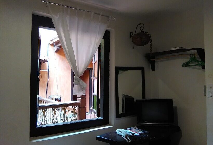 Quarto Triplo Estandar, Kuching Waterfront Lodge