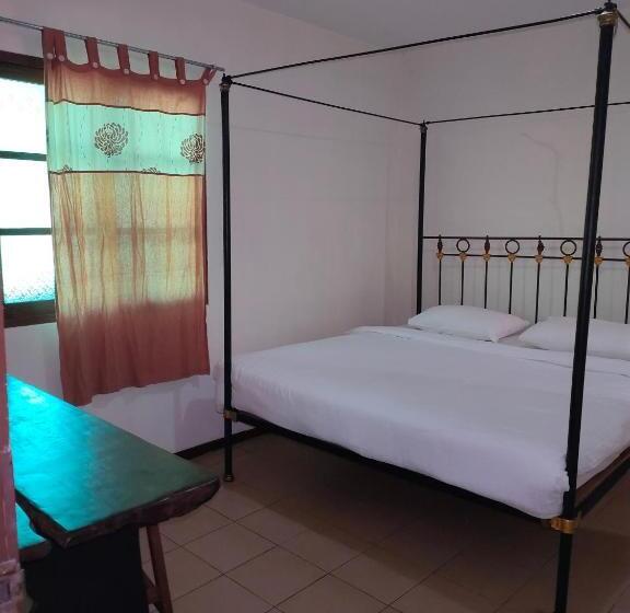 Quarto Estandar, Kuching Waterfront Lodge