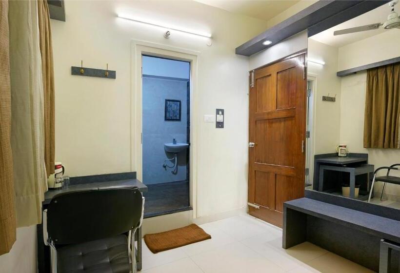 Deluxe Triple Room, Mannars Deluxe Lodge