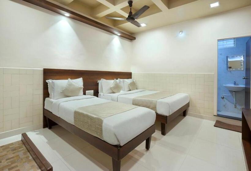 Deluxe Triple Room, Mannars Deluxe Lodge