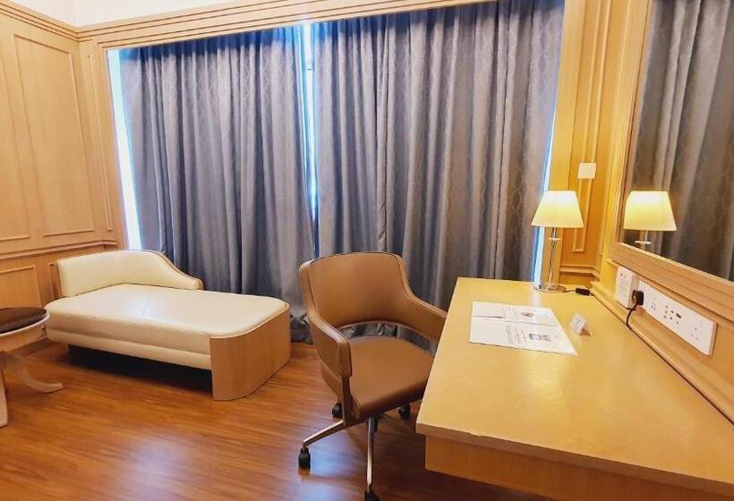 חדר סטנדרט לשלושה, Royale Chulan Penang