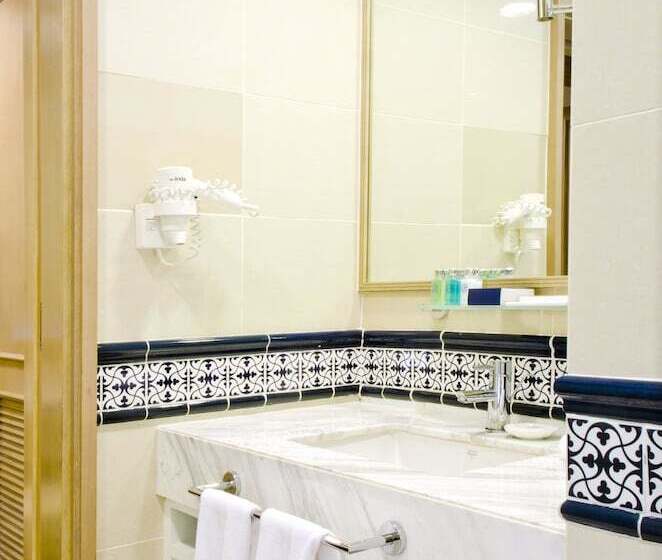 标准三人间, Royale Chulan Penang