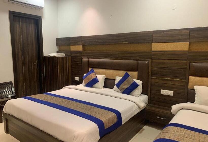 デラックストリプルルーム, Sb Residency