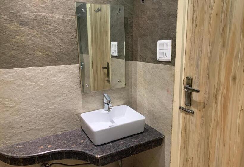 デラックストリプルルーム, Sb Residency