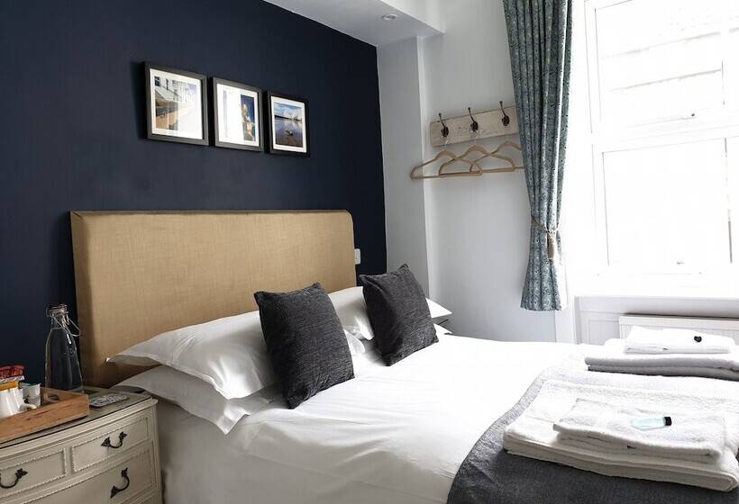 스탠다드 룸 공동 욕실, Starlings Guest House