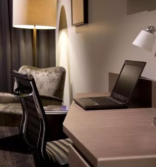 キングサイズベッドのスーペリアルーム, Glen Hotel And Suites