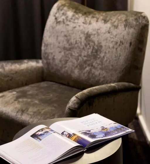 キングサイズベッドのスイートルーム, Glen Hotel And Suites