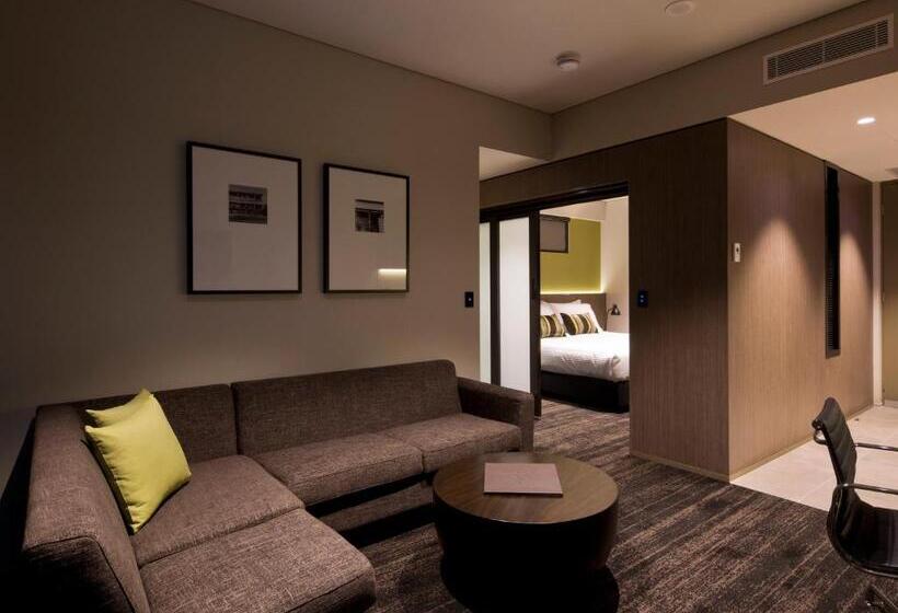 キングサイズベッドのスイートルーム, Glen Hotel And Suites