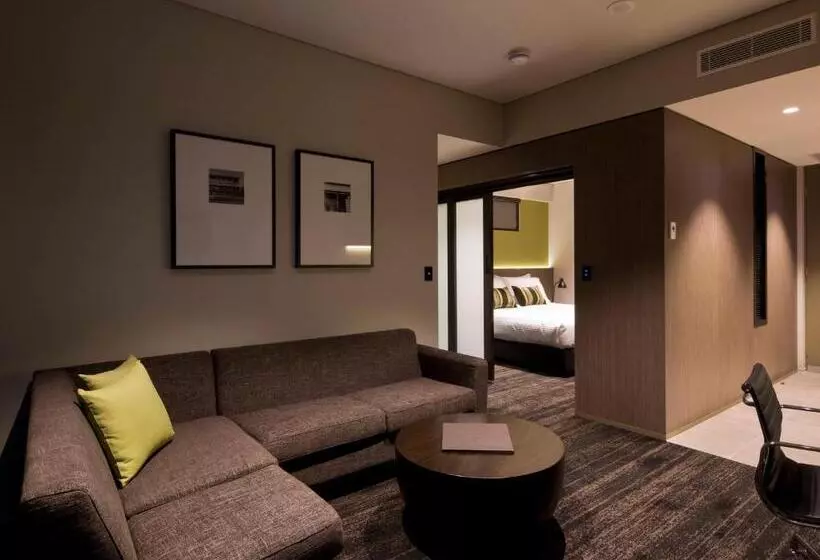 キングサイズベッドのスイートルーム, Glen Hotel And Suites