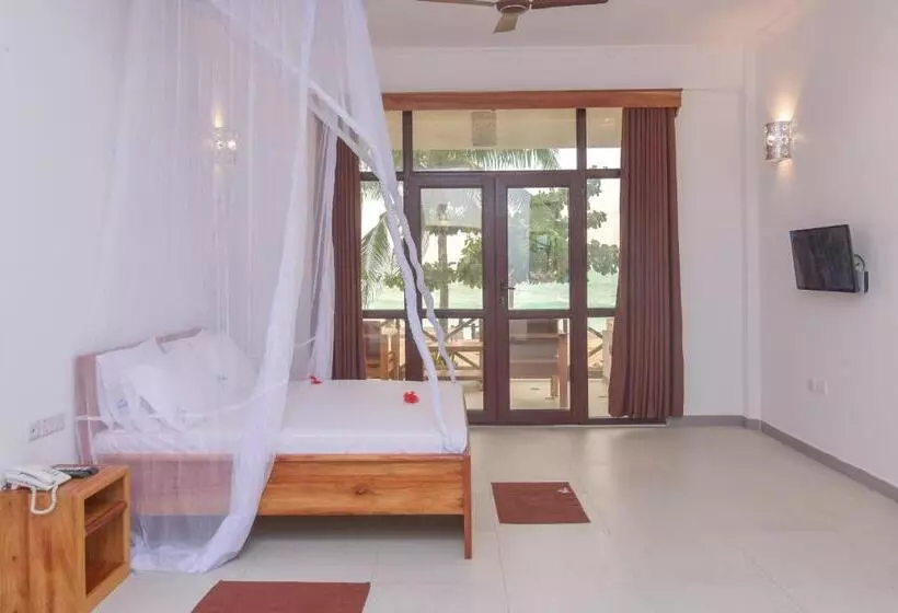 اتاق خانوادگی با چشم‌انداز دریا, Mnarani Beach Cottages