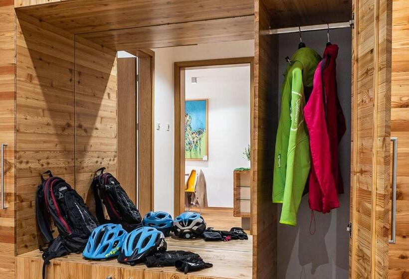 سوییت جونیور, Vila Vipolže   Rooms & J. Suites