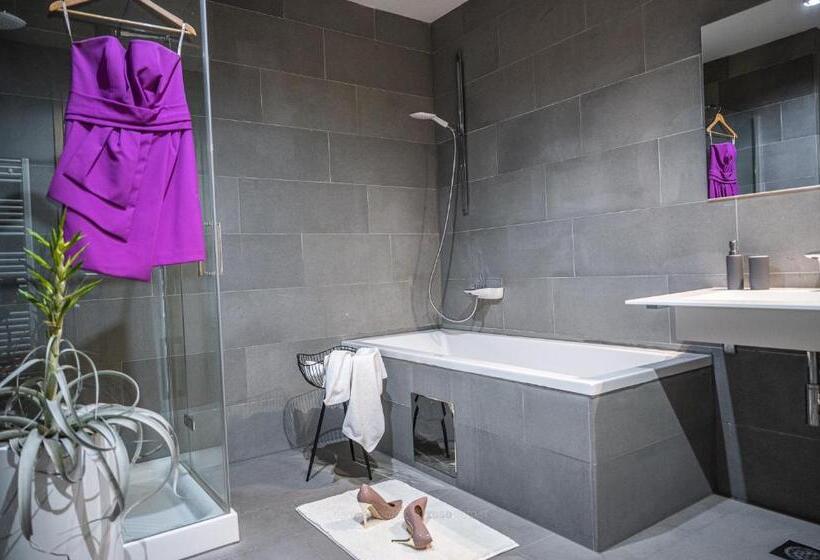 سوییت جونیور, Vila Vipolže   Rooms & J. Suites