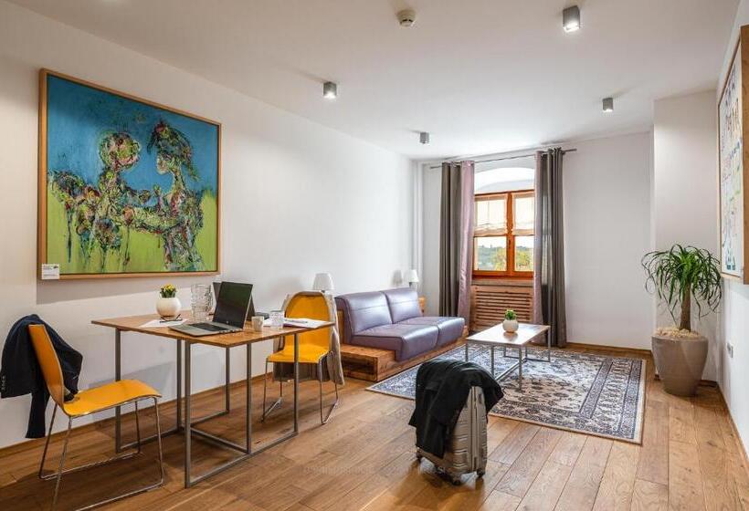 سوییت جونیور, Vila Vipolže   Rooms & J. Suites