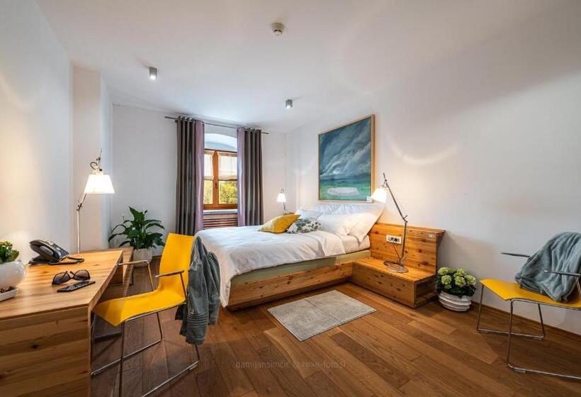 سوییت جونیور, Vila Vipolže   Rooms & J. Suites