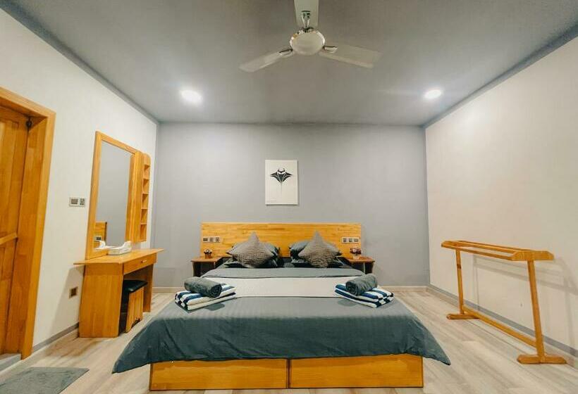 اتاق لوکس با بالکن, Mahchavaru Maldives