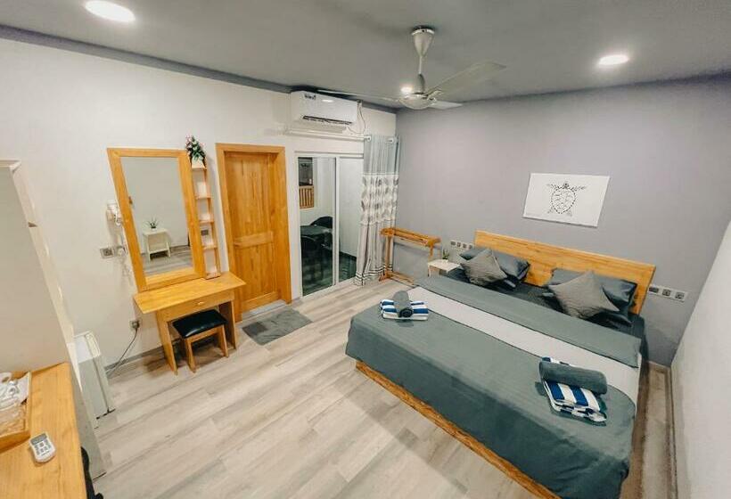 اتاق لوکس با بالکن, Mahchavaru Maldives