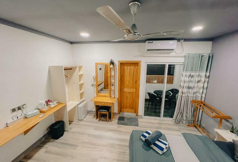 اتاق لوکس با بالکن, Mahchavaru Maldives