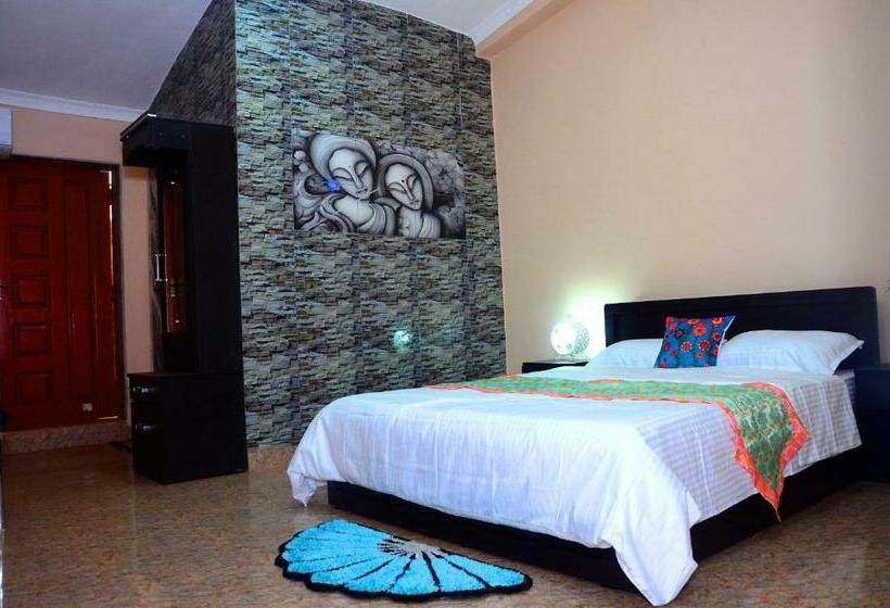 اتاق استاندارد, Triple J Inn