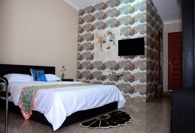 اتاق استاندارد, Triple J Inn