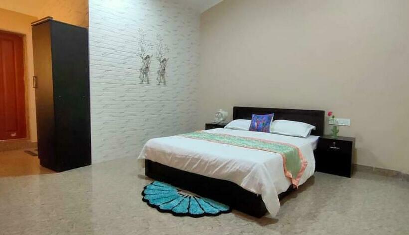 اتاق استاندارد, Triple J Inn