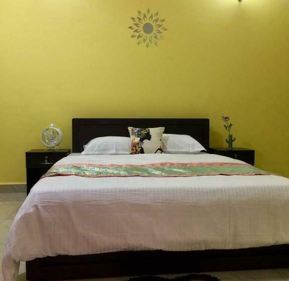 اتاق استاندارد, Triple J Inn
