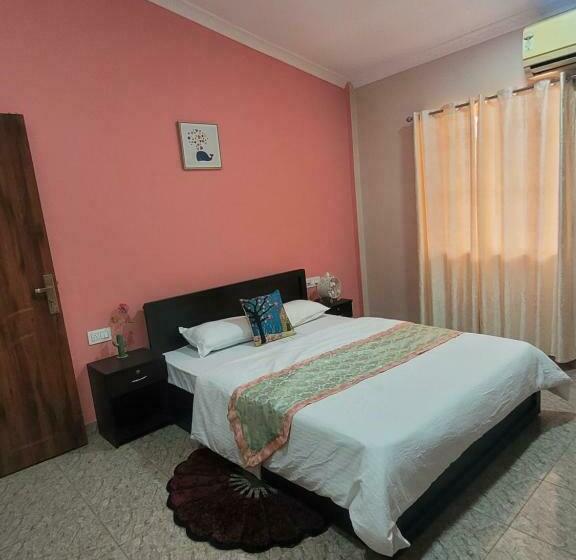 اتاق استاندارد, Triple J Inn