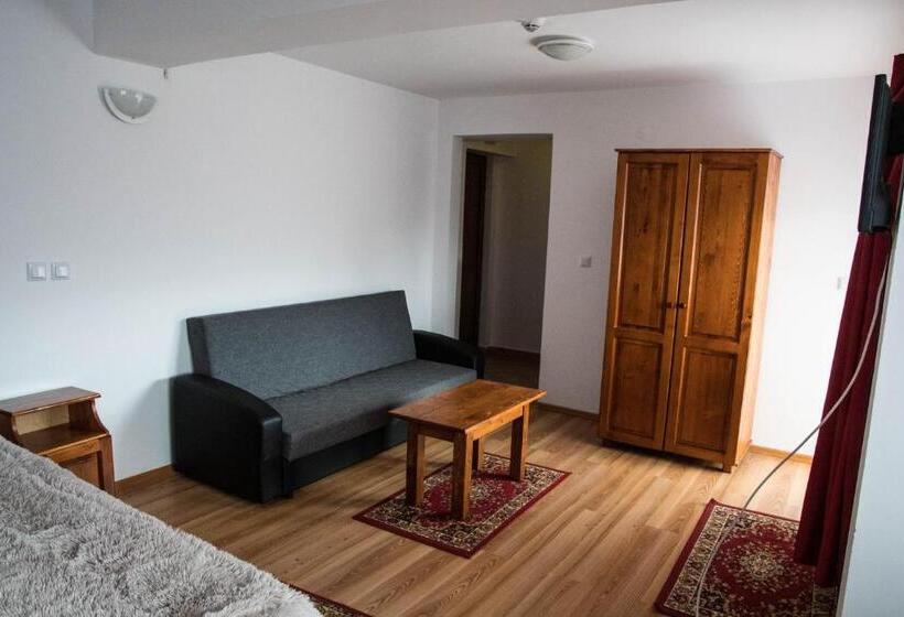 Семейный Номер, Pensiunea Floricel