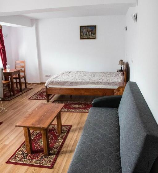 Семейный Номер, Pensiunea Floricel