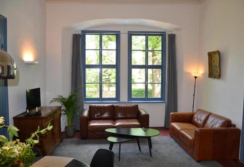 침실 2개 아파트, Schloss Gröbitz