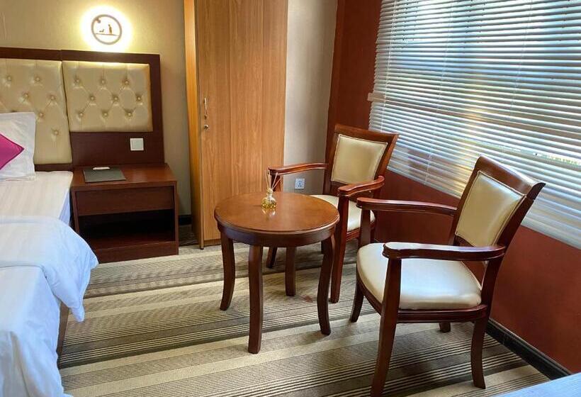 חדר דלוקס, Sundale