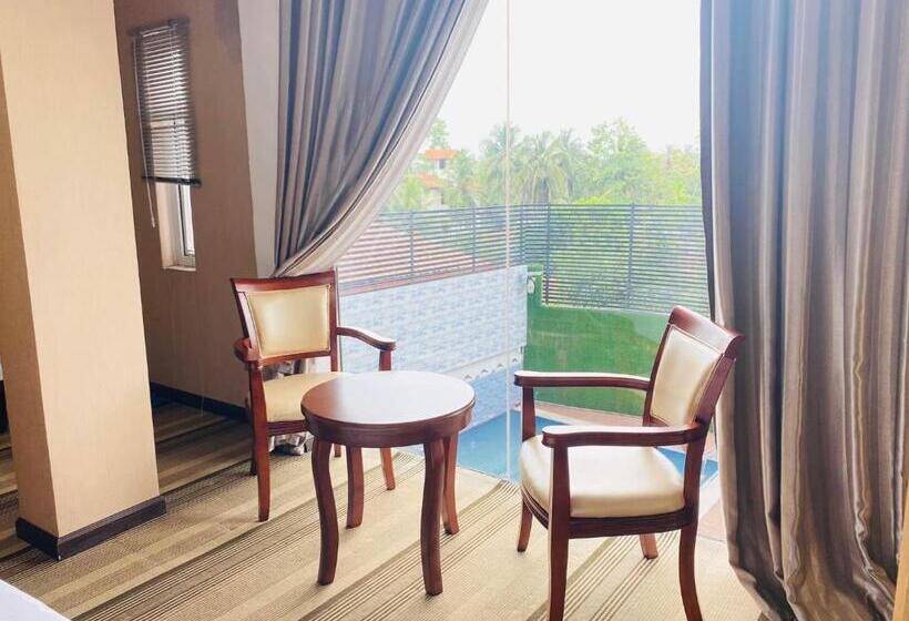 חדר סטנדרט נוף לבריכה, Sundale