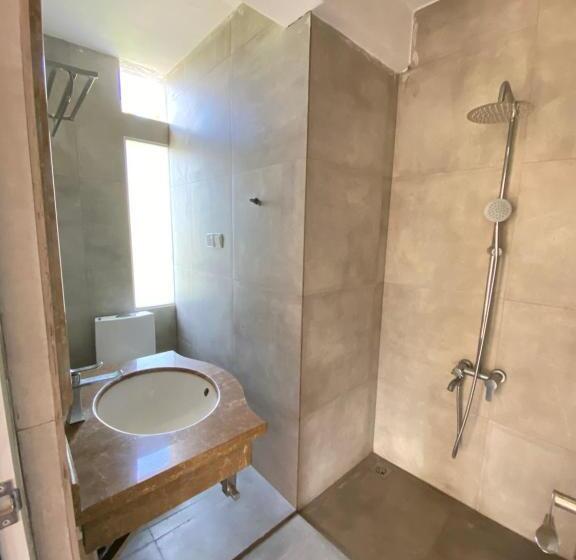 חדר סטנדרט לשלושה, Sundale