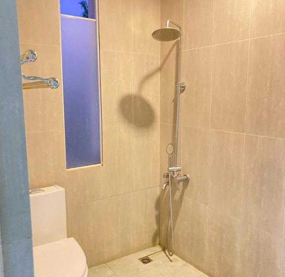 חדר משפחתי, Sundale