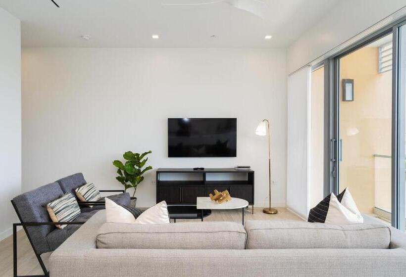 سوئیت 2 خوابه, One Canal Point