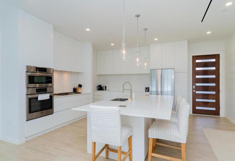 سوییت سوپریور, One Canal Point