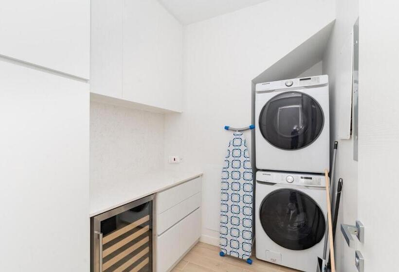 3 Bedroom Suite, One Canal Point