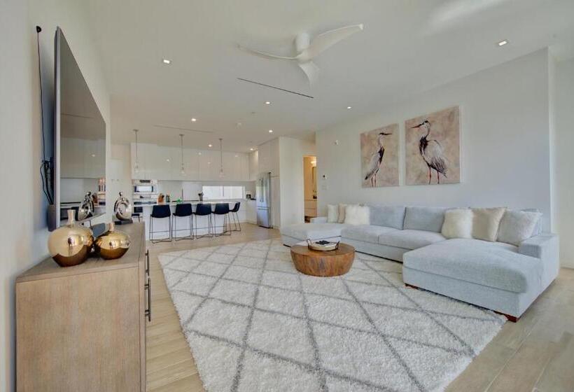 1 Bedroom Penthouse Apartment, One Canal Point