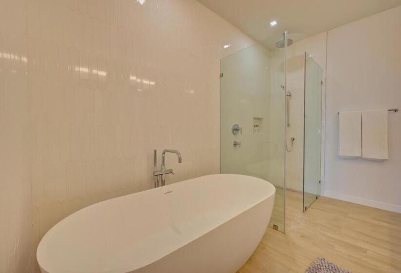 1 Bedroom Penthouse Apartment, One Canal Point