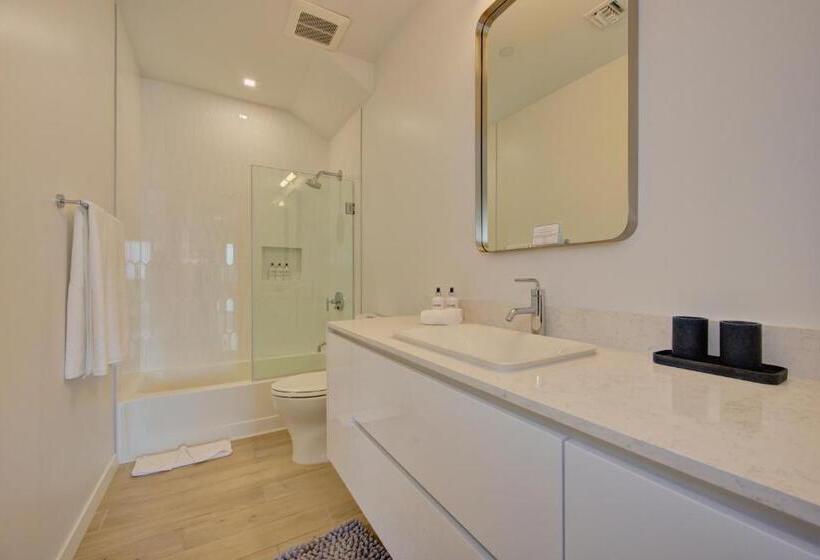 1 Bedroom Penthouse Apartment, One Canal Point