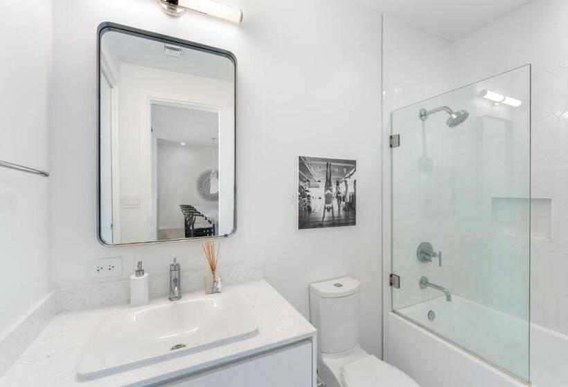 سوییت لوکس, One Canal Point