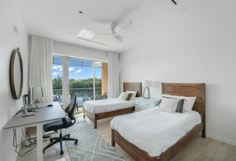 سوییت لوکس, One Canal Point