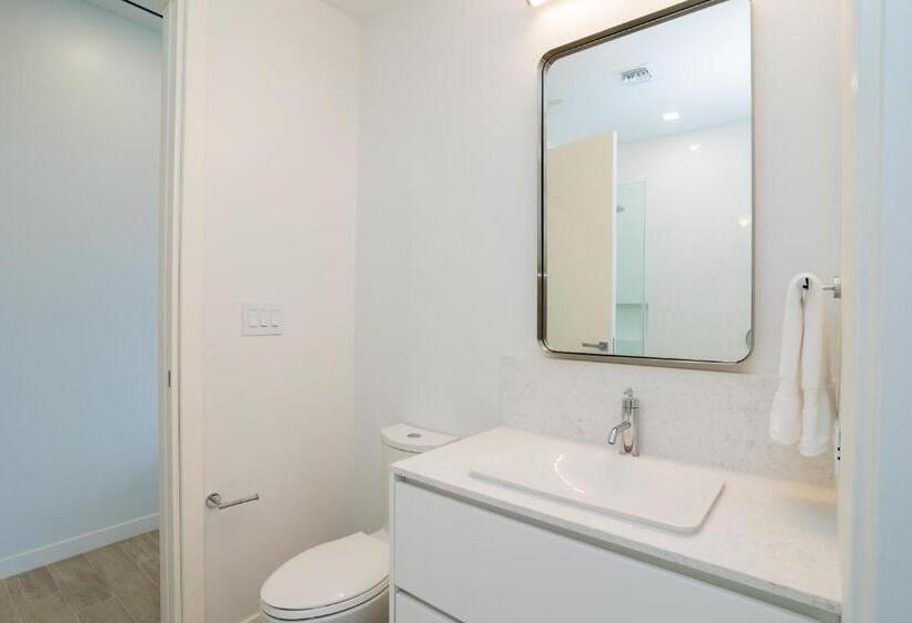 سوئیت 2 خوابه, One Canal Point