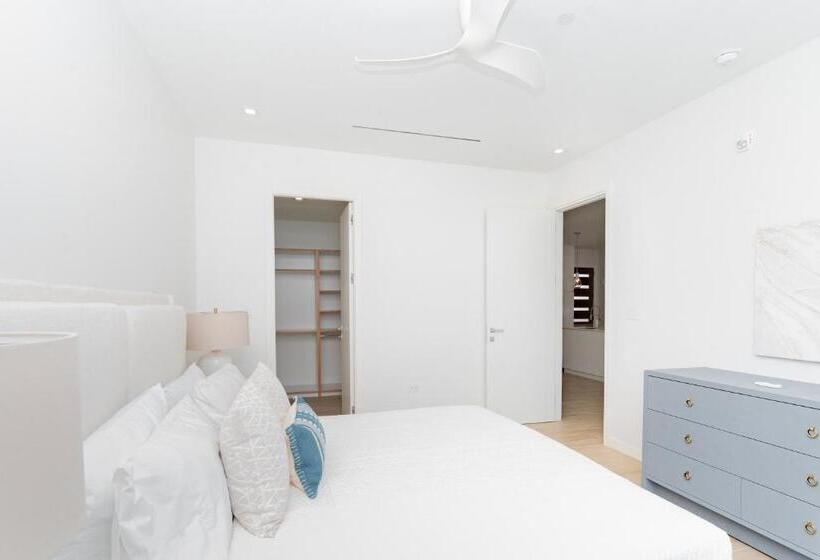 سوییت سوپریور, One Canal Point