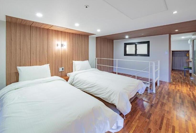 غرفة عائلية مطلّة علي البحر, C Resort