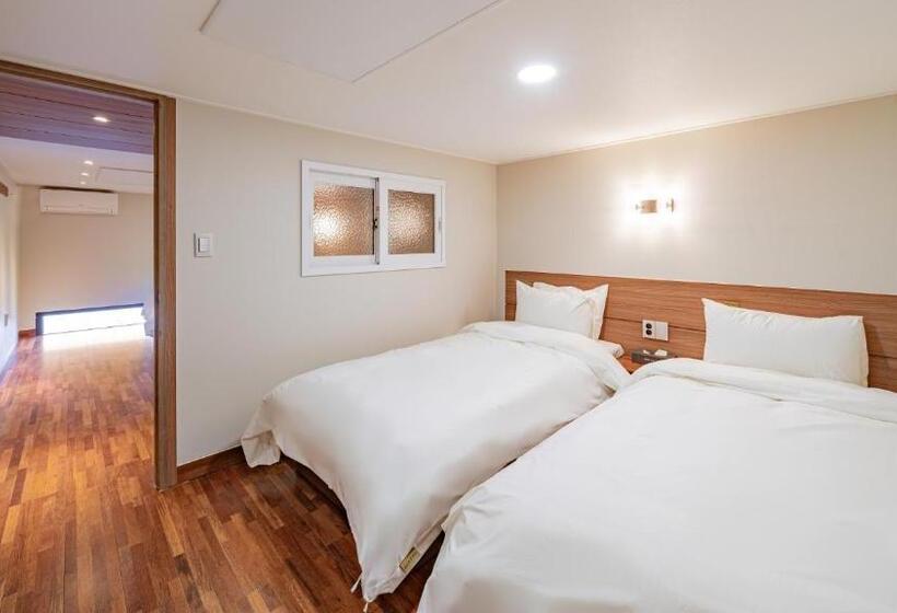 غرفة عائلية مطلّة علي البحر, C Resort