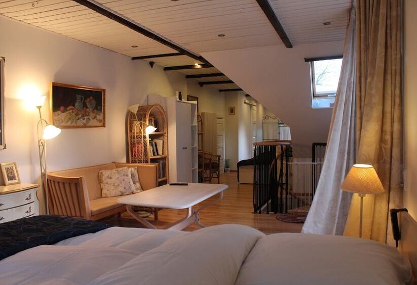 Семейный Номер, Lille Restrup Hovedgaard