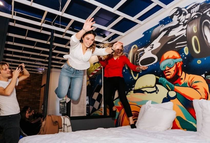 스탠다드 스튜디오, Amsterdam Teleport