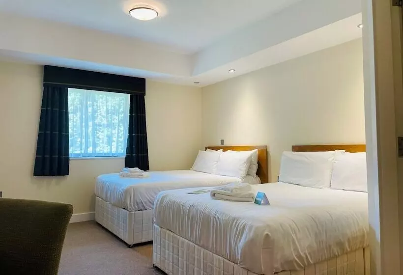 デラックスの４人部屋, Boston West