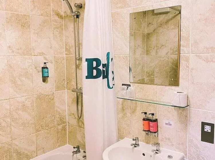 デラックスの４人部屋, Boston West