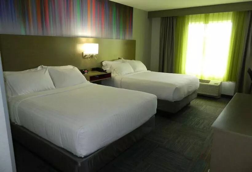 スイート, Holiday Inn Express & Suites Shippensburg, An Ihg